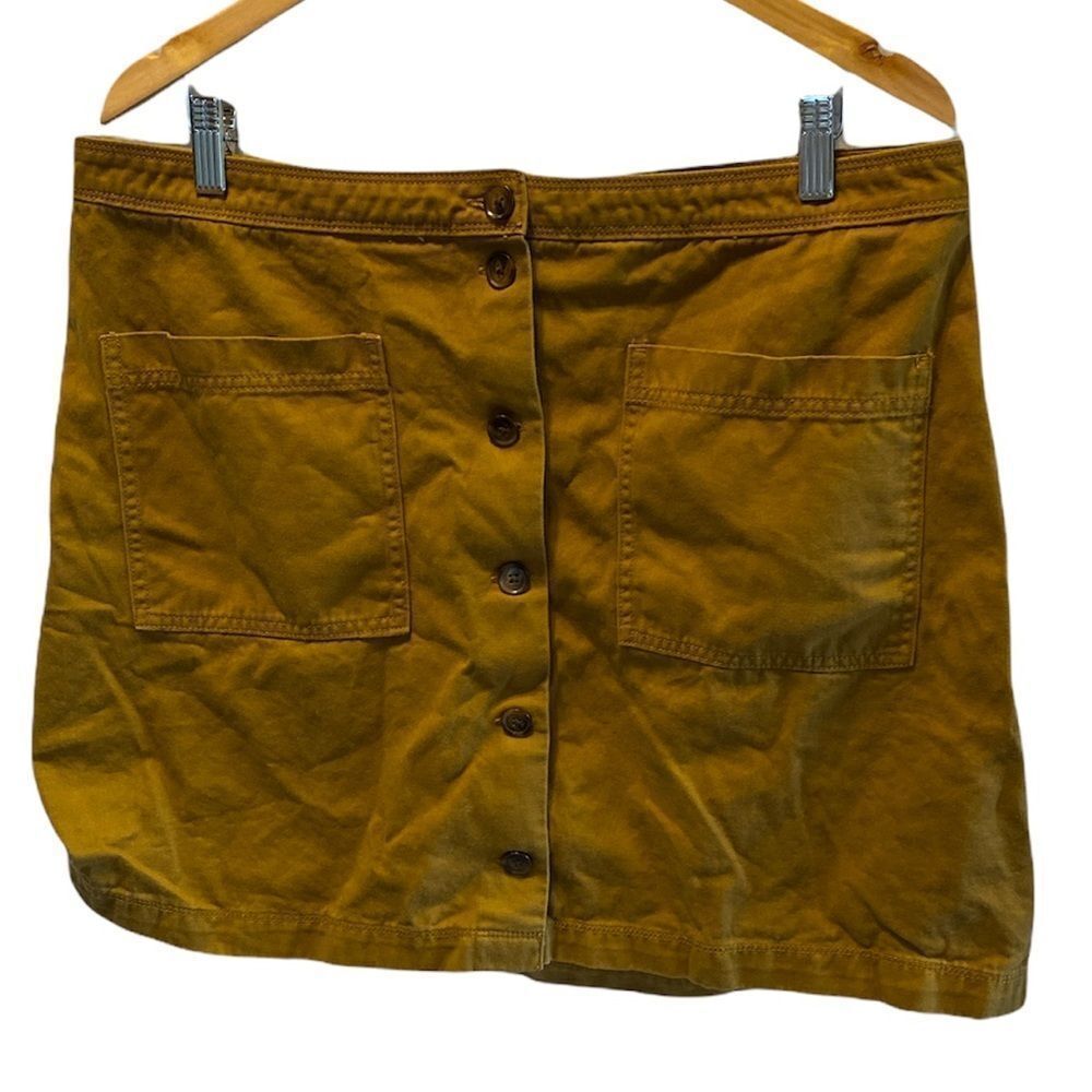 Old Navy Mini Skirt above the knee 100% Cotton Woman’s Size: 16